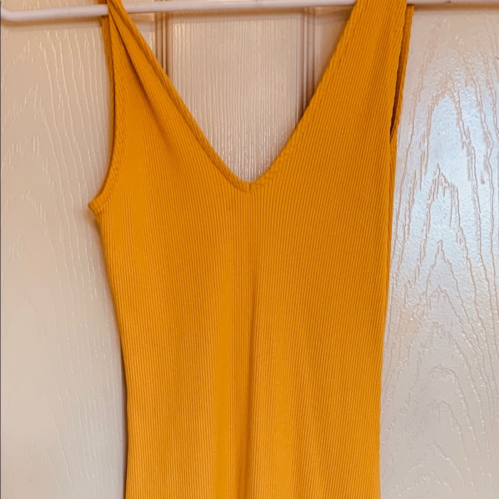 Ribbed, yellow, mini-dress.